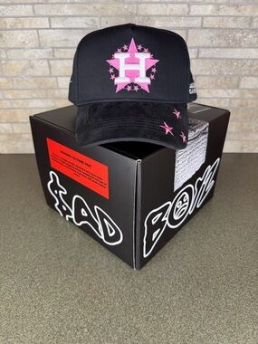 DANDY HATS X SAD BOYZ CLAVE ALI JUNIOR H Black Hat with Pink Star H Logo